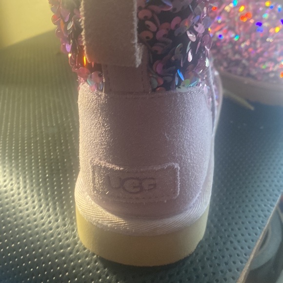 Sold New Authentic UGG mini SEQUIN LILAC FROST sparkle Purple BOOTS WOMEN’S 8 - Picture 6 of 16